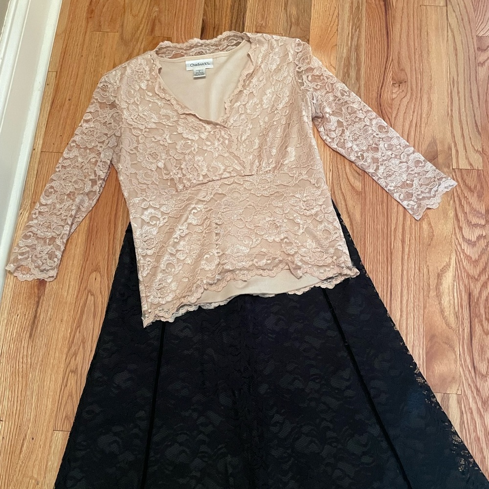 Women’s Lace Scallop Top